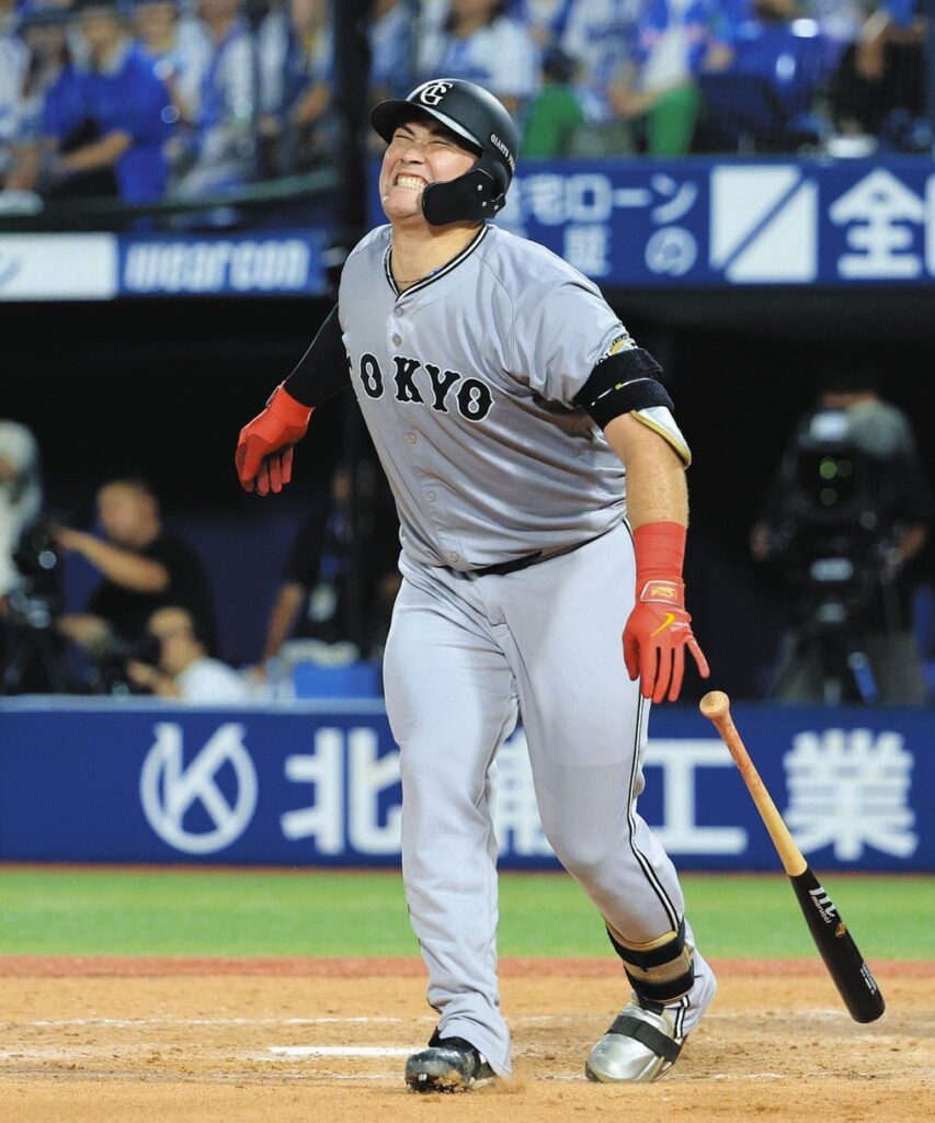 巨人・リチャードにアクシデント 右肘付近に死球、痛みでしゃがみ込む→ベンチ裏へ でも大丈夫！元気に一塁へ（中日スポーツ） - Yahoo!ニュース - Yahoo!ニュース