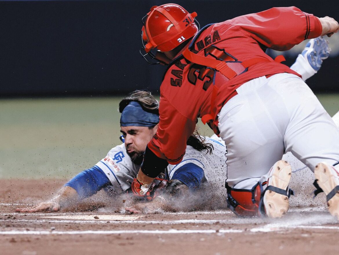 中日、9回裏サヨナラ機にチェイビス本塁タッチアウト 土田の右前打で二塁からの生還狙うも…リクエストも判定覆らず(中日スポーツ) – Yahoo!ニュース – Yahoo!ニュース 中日、9回裏サヨナラ機にチェイビス本塁タッチアウト 土田の右前打で二塁からの生還狙うも…リクエストも判定覆らず(中日スポーツ) - Yahoo!ニュース - Yahoo!ニュース