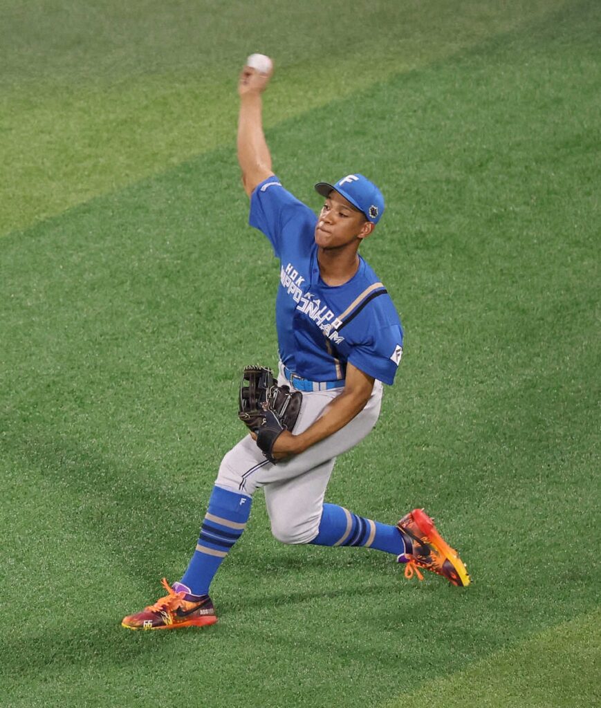 日本ハム・万波、「強肩発動」で敵地どよめき！ 矢のような送球でソフトバンク・海野を「右ゴロ」に（スポニチアネックス） - Yahoo!ニュース - Yahoo!ニュース