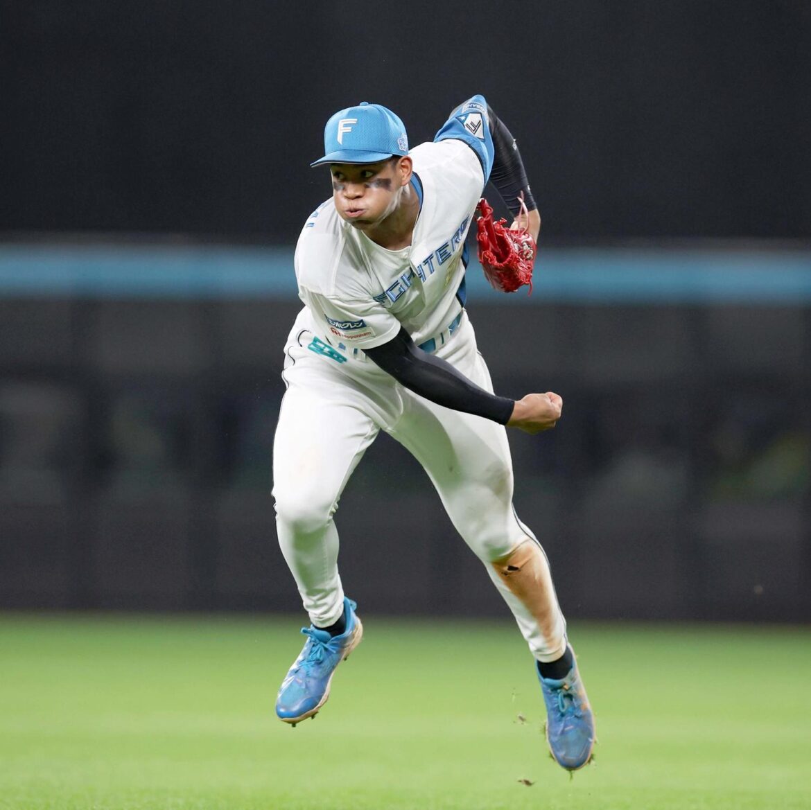 【珍事】万波中正がソフトバンク海野を「右ゴロ」間一髪で仕留める好プレー！場内騒然（日刊スポーツ） - Yahoo!ニュース - Yahoo!ニュース