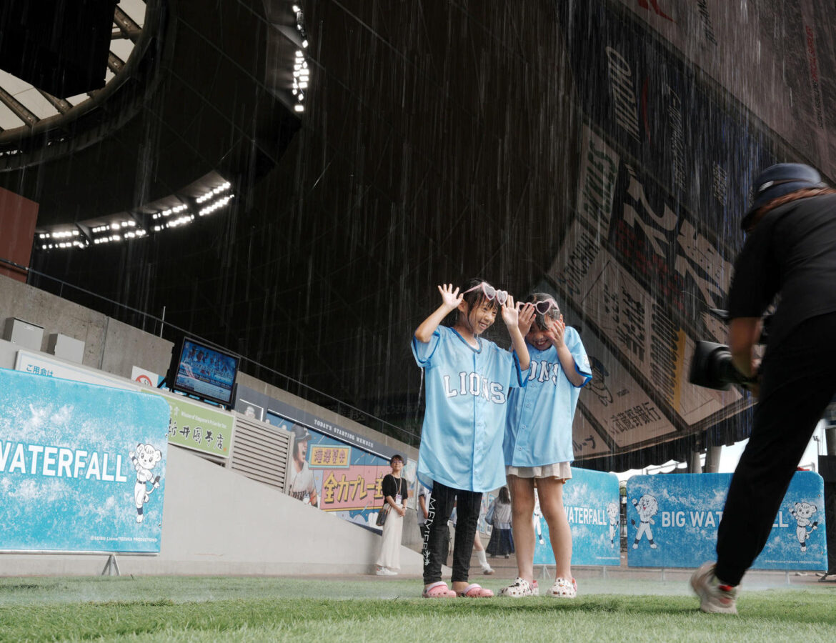 【西武】ベルーナDに“納涼の滝”ができた！10ｍの高さから水道水落下 ミスト噴射設備も導入（日刊スポーツ） - Yahoo!ニュース - Yahoo!ニュース