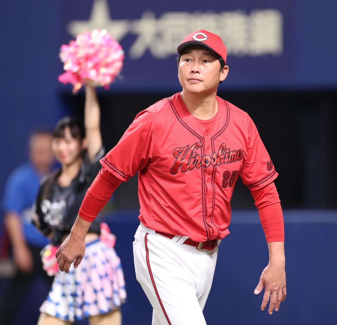 広島・新井監督 右手に打球が直撃した中崎は「もろだからちょっと腫れている」２球で緊急降板【一問一答】（デイリースポーツ） - Yahoo!ニュース - Yahoo!ニュース