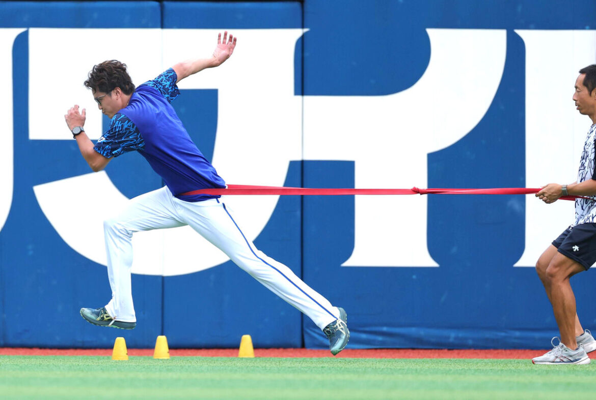 調整する藤波晋太郎