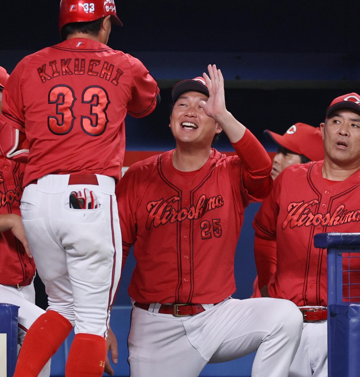 広島・新井監督 菊池３ラン＆４打点「『浮いてこい、浮いてこい』と期待していたけどね。本当頼りになるベテラン」【一問一答】（デイリースポーツ） - Yahoo!ニュース - Yahoo!ニュース