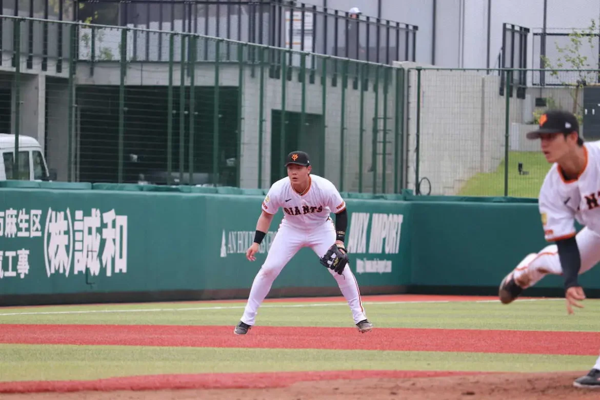 巨人・岡本和真　3度の守備機会も無難にこなす　離脱後初の実戦守備「飛んできてくれて良かった」 - スポニチ Sponichi Annex 野球