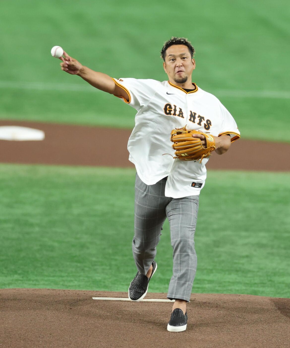 「えっ誰？」「髪形ライデルやん」今年３月に引退した巨人ＯＢが始球式「ホントにナカジなのか」（デイリースポーツ） - Yahoo!ニュース - Yahoo!ニュース