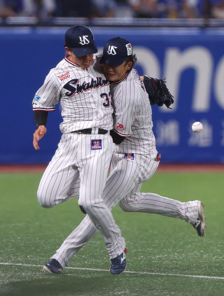 ヤクルト・高津臣吾監督、途中交代した長岡秀樹について言及「打撲箇所があるので代えました」（サンケイスポーツ） - Yahoo!ニュース - Yahoo!ニュース