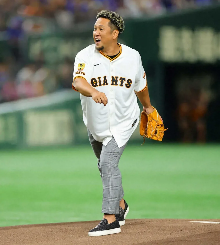 中島宏之氏が東京Dで始球式　思い出の背番号「5」で投球も、まさかの“暴投”に「悔しい」 - スポニチ Sponichi Annex 野球