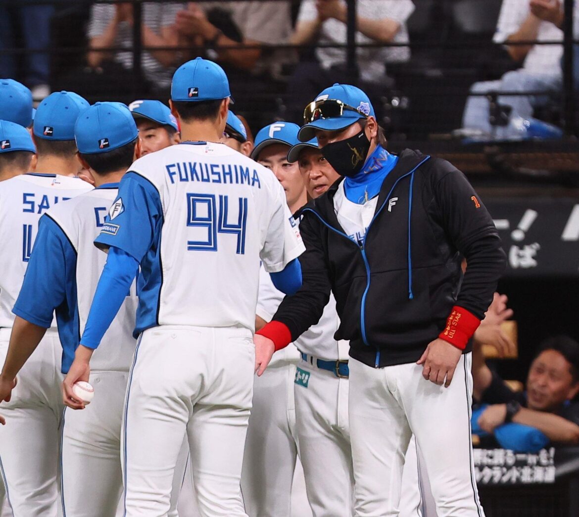 日本ハムが2連勝 首位ソフトBと3ゲーム差に接近 2試合連続23号のレイエス「ホークスを追いかけます」福島は自己最速155キロで2勝目(デイリースポーツ) – Yahoo!ニュース – Yahoo!ニュース 日本ハムが2連勝 首位ソフトBと3ゲーム差に接近 2試合連続23号のレイエス「ホークスを追いかけます」福島は自己最速155キロで2勝目(デイリースポーツ) - Yahoo!ニュース - Yahoo!ニュース