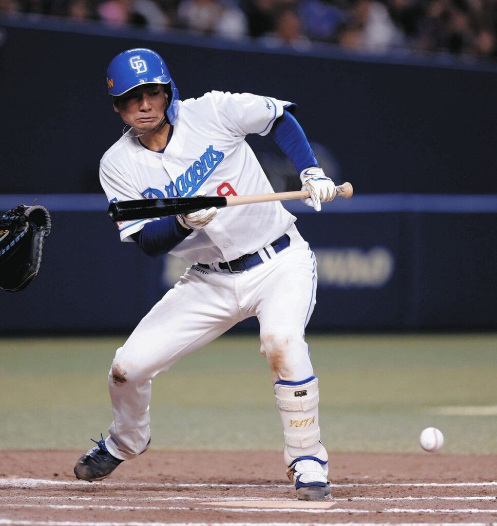 中日・石伊雄太、バットとボールの間に手を挟んだ？9回にバント試みるもファウルとなり失敗…途中交代（中日スポーツ） - Yahoo!ニュース - Yahoo!ニュース