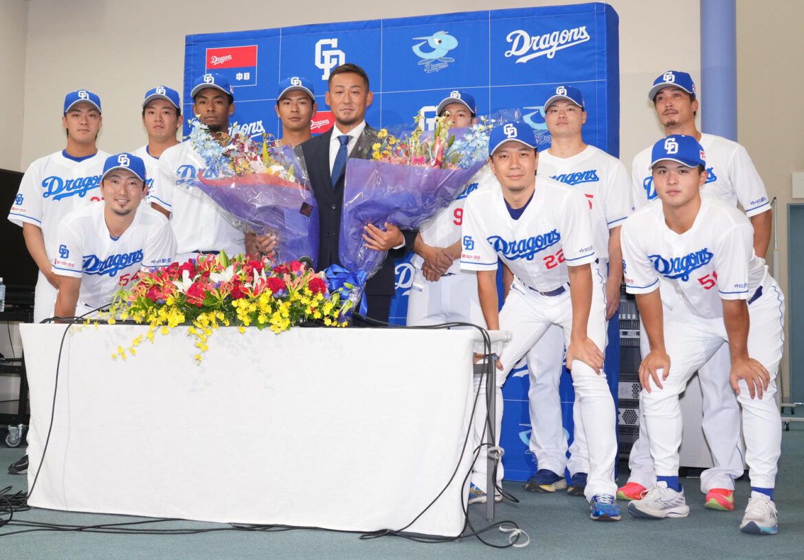 【中日】中田翔が引退会見のサプライズに涙 大野、ブライトら10選手が登場（日刊スポーツ） - Yahoo!ニュース - Yahoo!ニュース