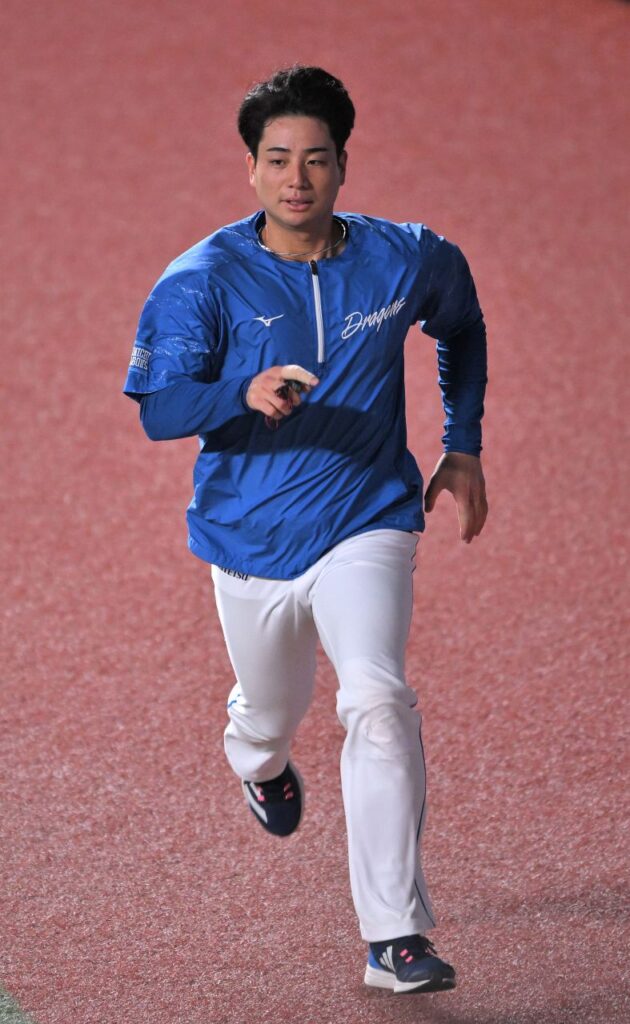 前日負傷交代の石伊雄太、グラウンドに姿見せる 患部にはテーピング 宇佐見真吾が1軍練習に合流【中日】（中日スポーツ） - Yahoo!ニュース - Yahoo!ニュース