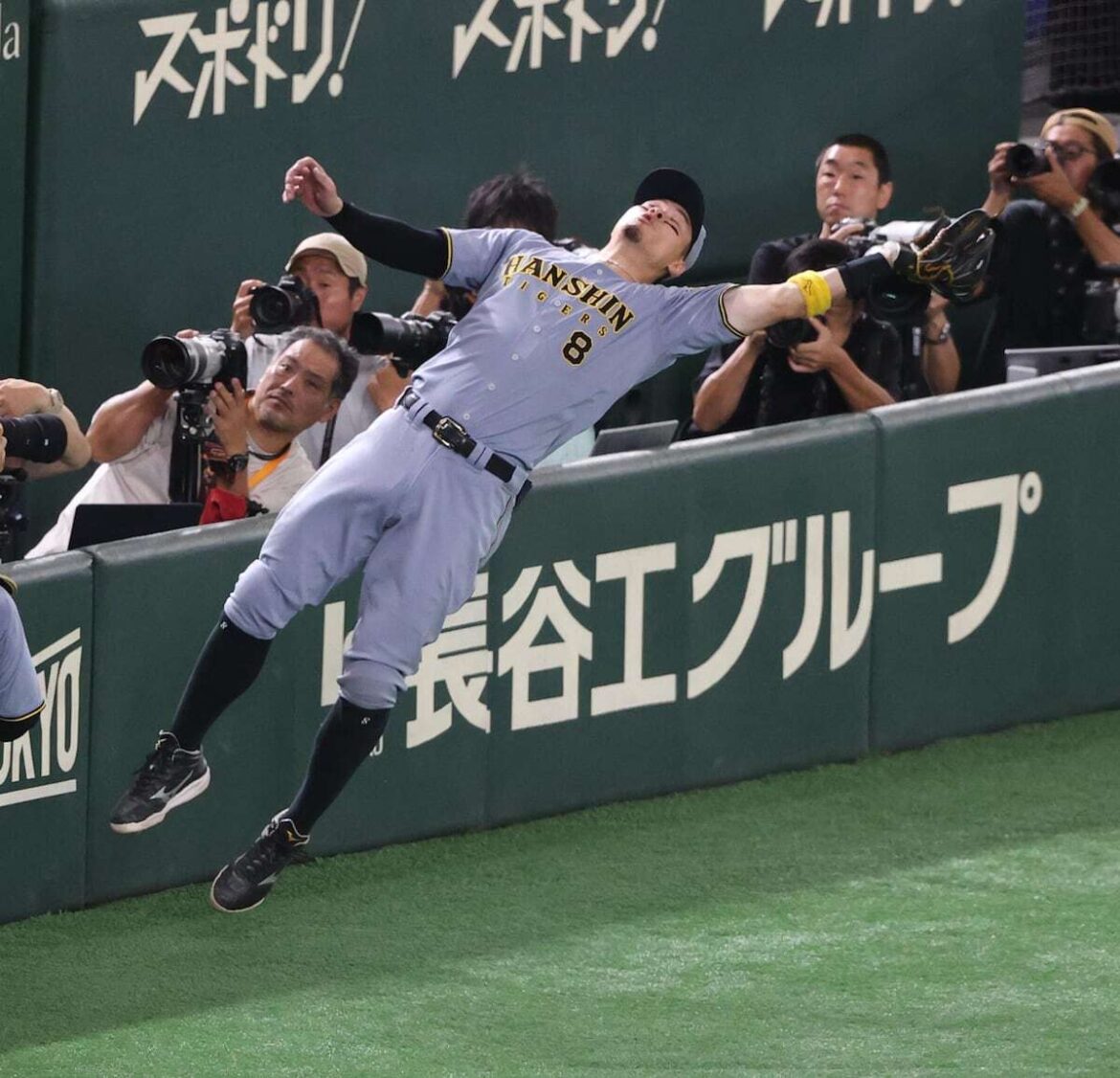 阪神・佐藤輝明、ホットコーナーで〝ミスター級〟美技連発（サンケイスポーツ） - Yahoo!ニュース