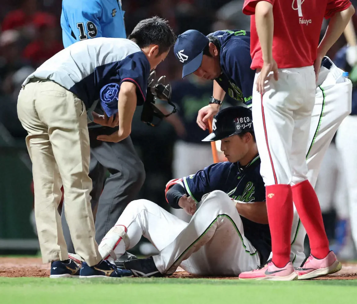 ヤクルト“代打の切り札”宮本丈が負傷交代…高津監督は「一瞬で結構、腫れていた」と心配顔 - スポニチ Sponichi Annex 野球