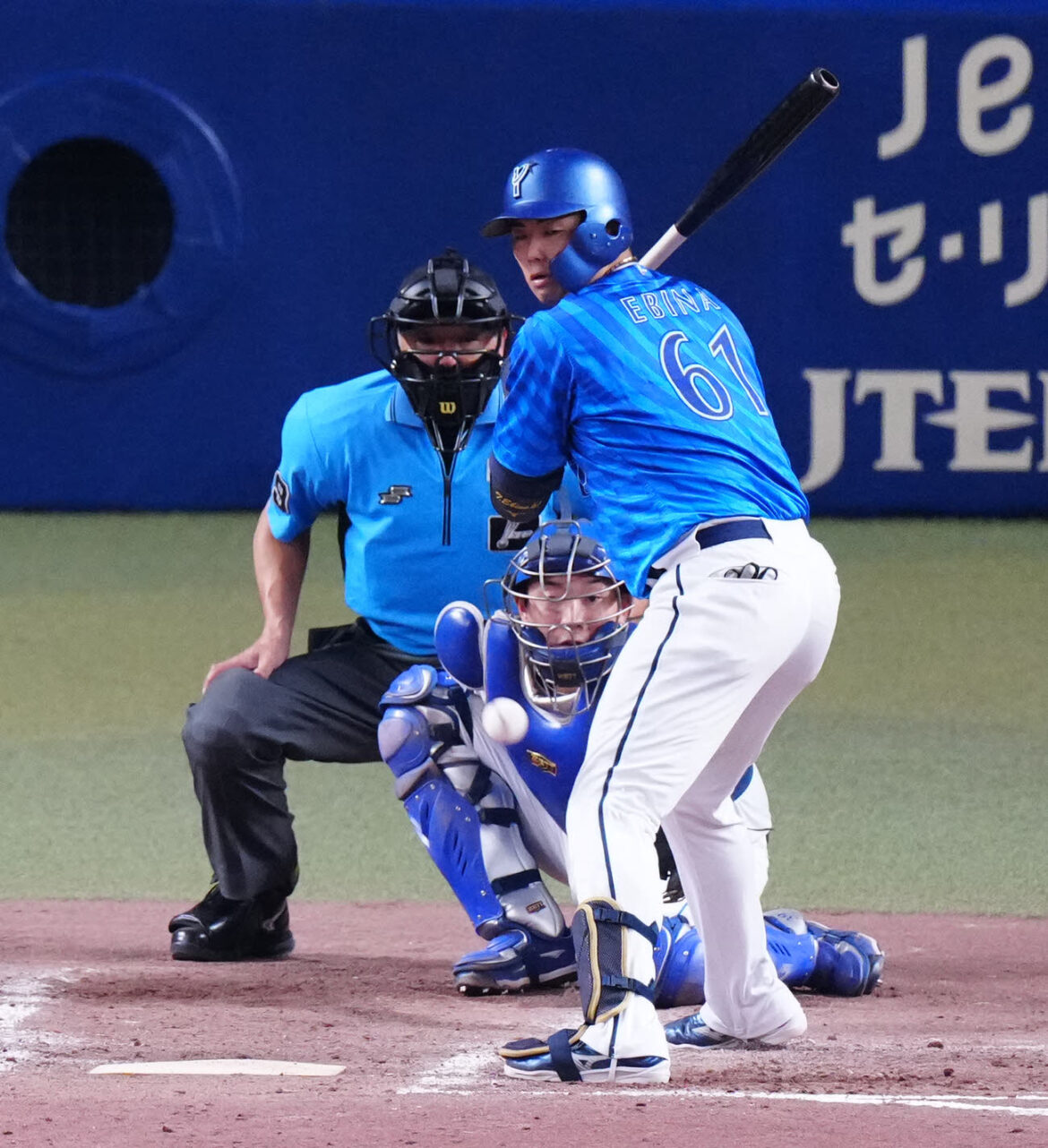 【DeNA】絶好調の蝦名達夫、８月だけで５個目の死球 試合は一時中断も治療後は走って復帰（日刊スポーツ） - Yahoo!ニュース - Yahoo!ニュース