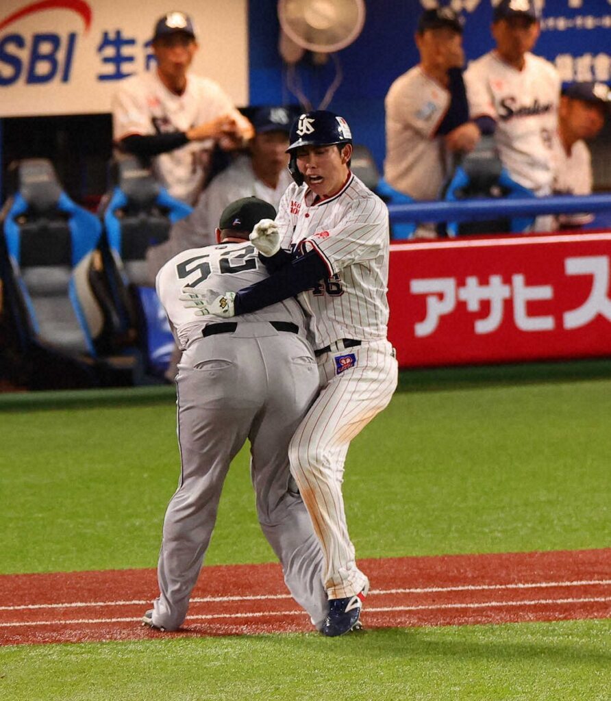 ヤクルト・太田賢吾が走塁中に巨人・リチャードと交錯して負傷交代するアクシデント発生(スポニチアネックス) – Yahoo!ニュース – Yahoo!ニュース ヤクルト・太田賢吾が走塁中に巨人・リチャードと交錯して負傷交代するアクシデント発生(スポニチアネックス) - Yahoo!ニュース - Yahoo!ニュース