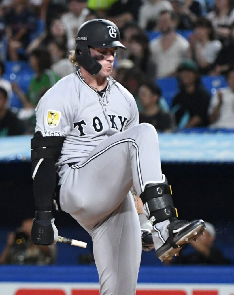 巨人・キャベッジ 空振り三振に怒り爆発 バットをへし折り球場騒然 阿部監督も驚く（デイリースポーツ） - Yahoo!ニュース - Yahoo!ニュース