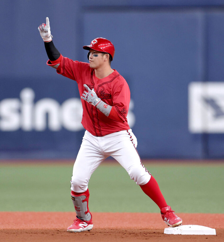 【広島】ドタバタで同点 審判の判定が分かれて協議→３アウトでチェンジ？→リクエスト成功でやっぱり同点（スポーツ報知） - Yahoo!ニュース - Yahoo!ニュース