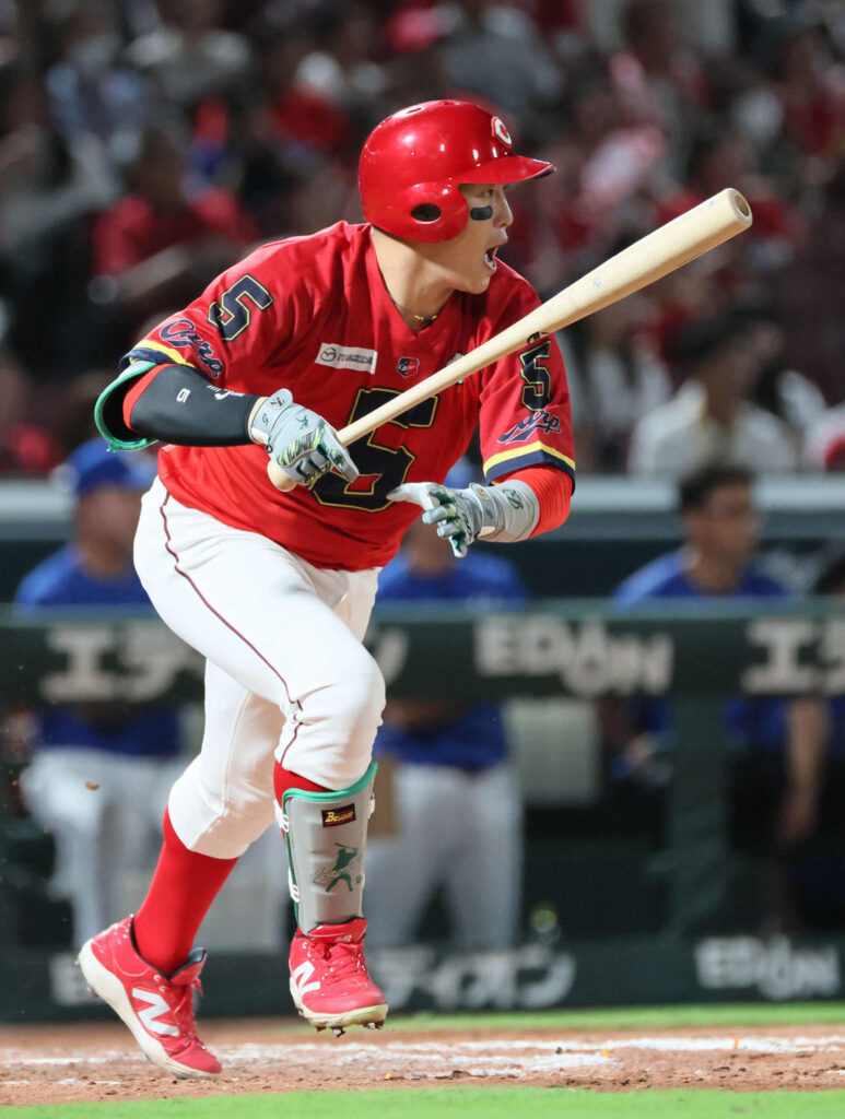 【広島】小園の打球巡り審判ドタバタ セーフ→アウト リクエストの結果ワンバウンド捕球で同点（日刊スポーツ） - Yahoo!ニュース - Yahoo!ニュース