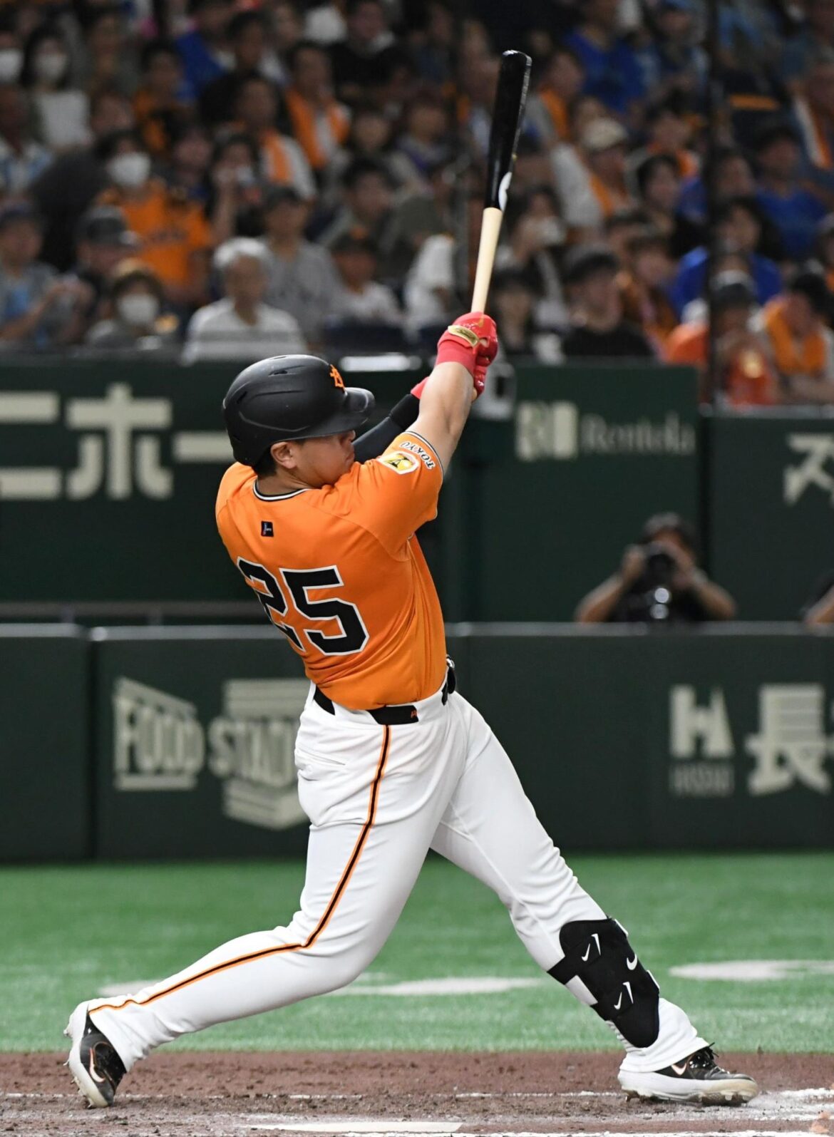 巨人・岡本が２打席連発「最高の形で追加点を取れた」 これぞ４番 七回にバックスクリーン左へ１１号ソロ、五回は２戦連発の先制１０号ソロを左翼席へ（デイリースポーツ） - Yahoo!ニュース - Yahoo!ニュース