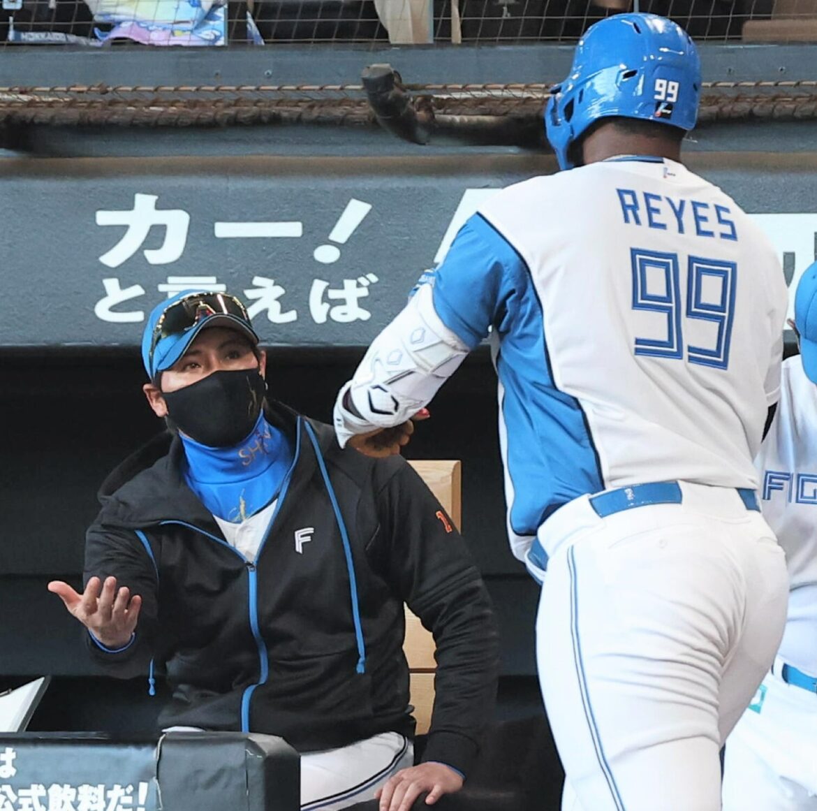 【日本ハム】ソフトバンクに2連勝 マジック点灯阻止で1.5ゲーム差 レイエス自己最多26、27号ソロ 清宮幸2打席連続適時打 石井ソロ(TBS NEWS DIG Powered by JNN) 【日本ハム】ソフトバンクに2連勝 マジック点灯阻止で1.5ゲーム差 レイエス自己最多26、27号ソロ 清宮幸2打席連続適時打 石井ソロ(TBS NEWS DIG Powered by JNN)