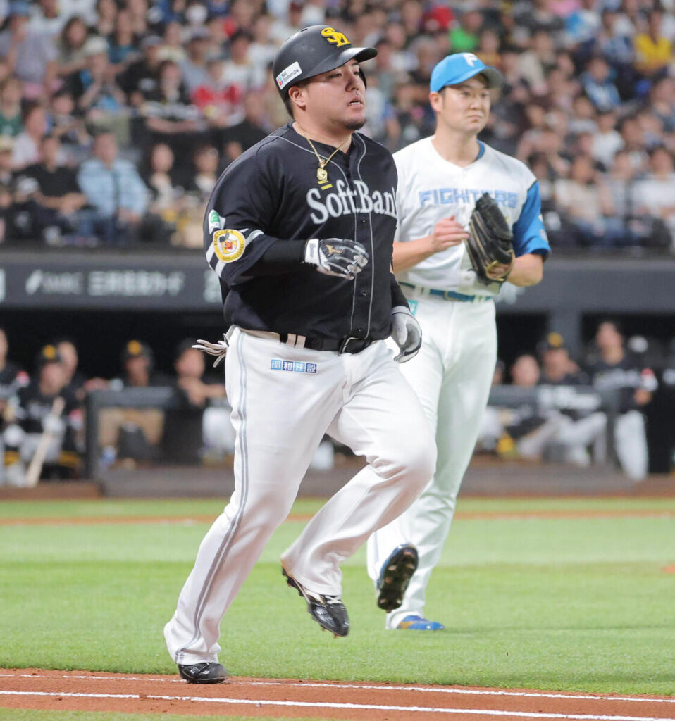 Yamakawa grounds out to shortstop during a good opportunity in the 8th inning (left: camera by Shohei Uemura)