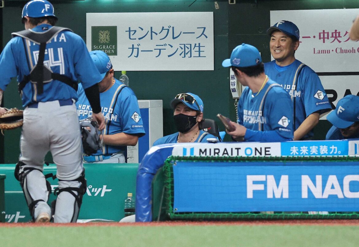 新庄日本ハム 首位とゲーム差なしの2厘差に！執念のドローでソフトバンクにピタリ（スポニチアネックス） - Yahoo!ニュース - Yahoo!ニュース