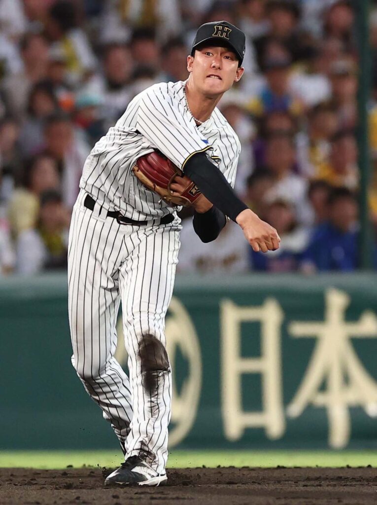 【阪神】小幡竜平が好タッチでピンチ救う DeNA三森大貴は手を引くも…リクエストで判定覆る（日刊スポーツ） - Yahoo!ニュース - Yahoo!ニュース