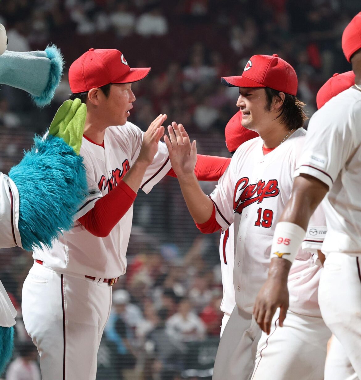 「残り全部勝つんじゃ」とカープの大御所が全勝指令?広島が巨人3連戦に先勝し、順位争いは佳境へ(デイリースポーツ) – Yahoo!ニュース – Yahoo!ニュース 「残り全部勝つんじゃ」とカープの大御所が全勝指令?広島が巨人3連戦に先勝し、順位争いは佳境へ(デイリースポーツ) - Yahoo!ニュース - Yahoo!ニュース