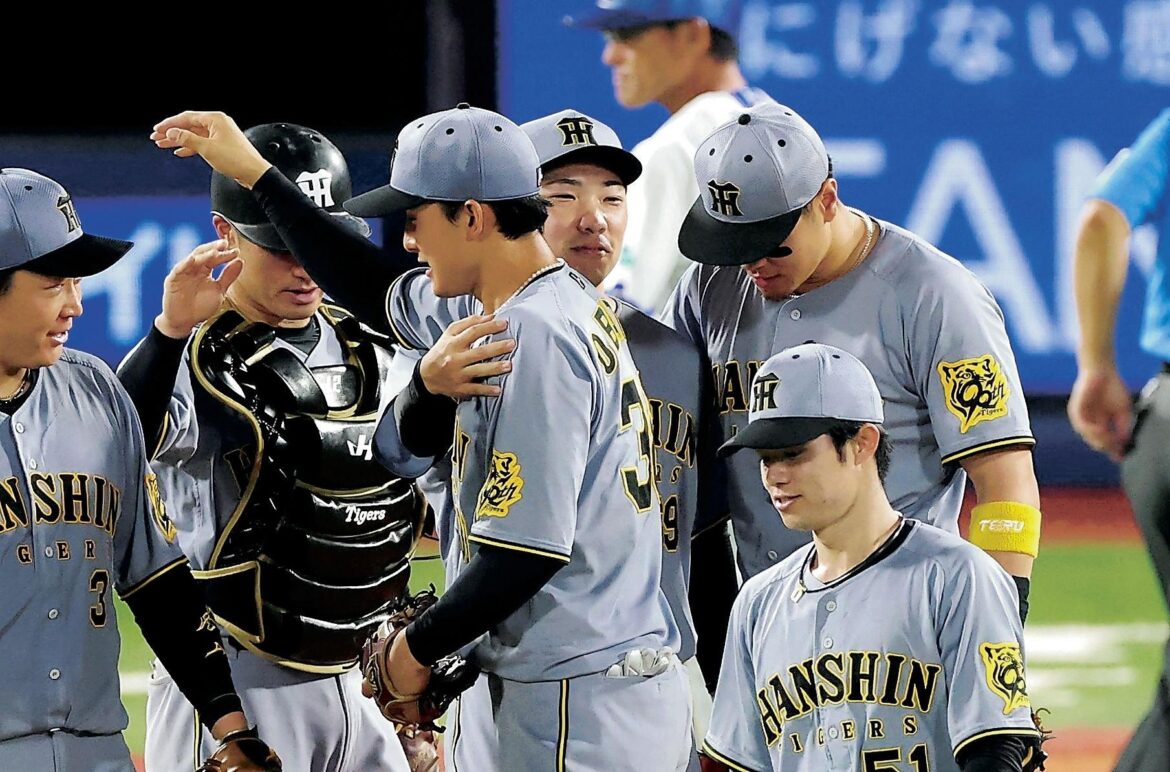 阪神 石井大智が感謝のハグ!無表情も小幡への思いにじむ 九回1死満塁からスーパープレー→勝利&連続試合無失点記録も継続(デイリースポーツ) – Yahoo!ニュース – Yahoo!ニュース 阪神 石井大智が感謝のハグ!無表情も小幡への思いにじむ 九回1死満塁からスーパープレー→勝利&連続試合無失点記録も継続(デイリースポーツ) - Yahoo!ニュース - Yahoo!ニュース
