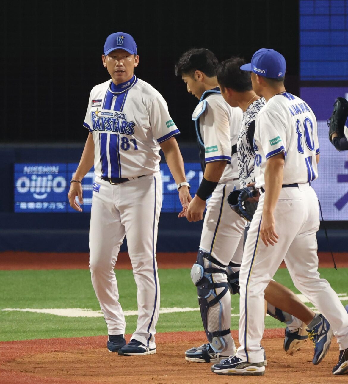 DeNA・山本の負傷箇所は左肘 六回守備から退く 三浦監督が「クロスプレーで。本人も口には出さなかったが、そこで交代させた」と説明(デイリースポーツ) – Yahoo!ニュース – Yahoo!ニュース DeNA・山本の負傷箇所は左肘 六回守備から退く 三浦監督が「クロスプレーで。本人も口には出さなかったが、そこで交代させた」と説明(デイリースポーツ) - Yahoo!ニュース - Yahoo!ニュース