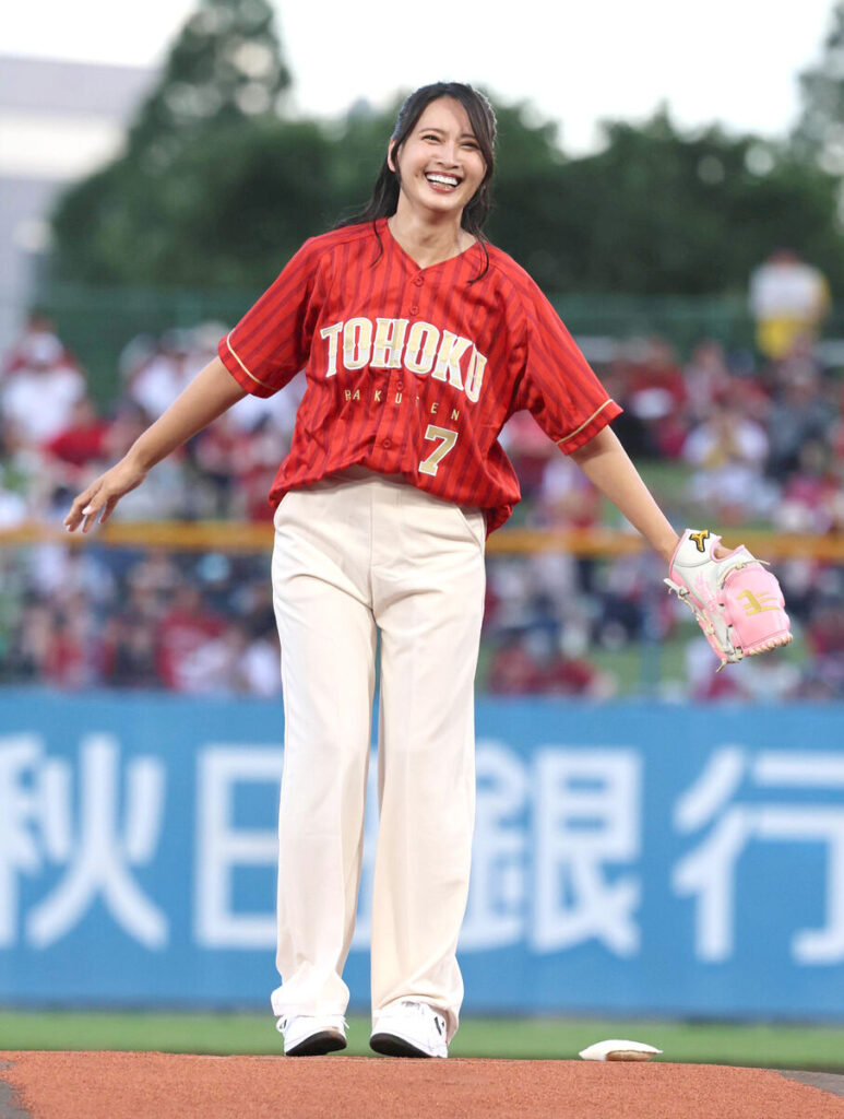 【楽天】加藤夏希がセレモニアルピッチに登場 緊張も「楽しかった」（スポーツ報知） - Yahoo!ニュース - Yahoo!ニュース