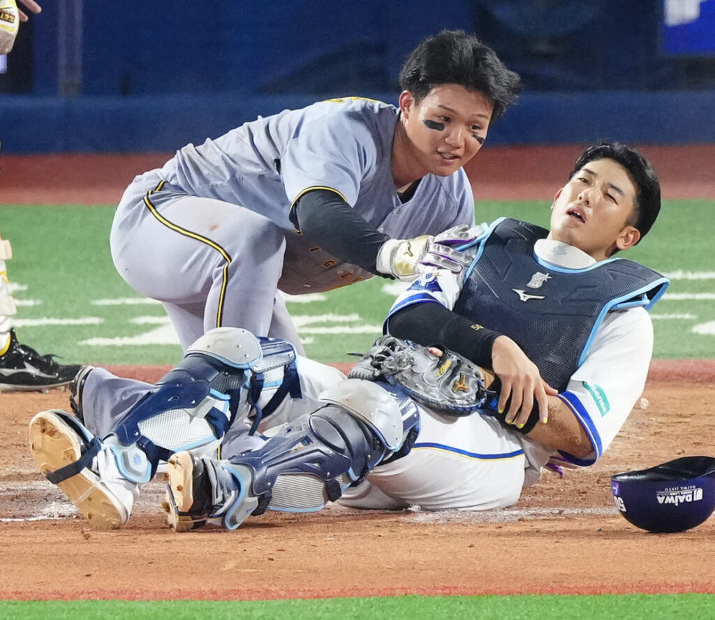 【DeNA】山本祐大がクロスプレーで交錯「口には出さなかったけどあそこで交代させた」三浦監督（日刊スポーツ） - Yahoo!ニュース - Yahoo!ニュース