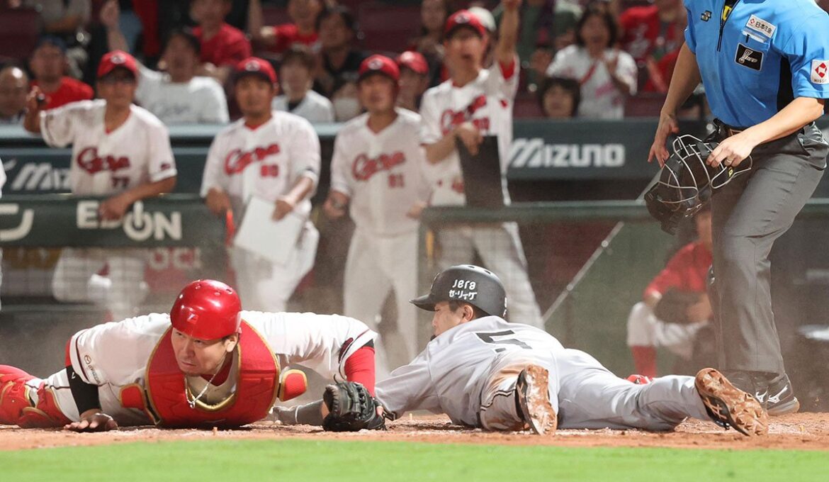 【巨人】阿部監督が首をかしげた本塁のクロスプレー判定 審判団は「正直難しい判断」「ベースは空けていた」（東スポWEB） - Yahoo!ニュース - Yahoo!ニュース