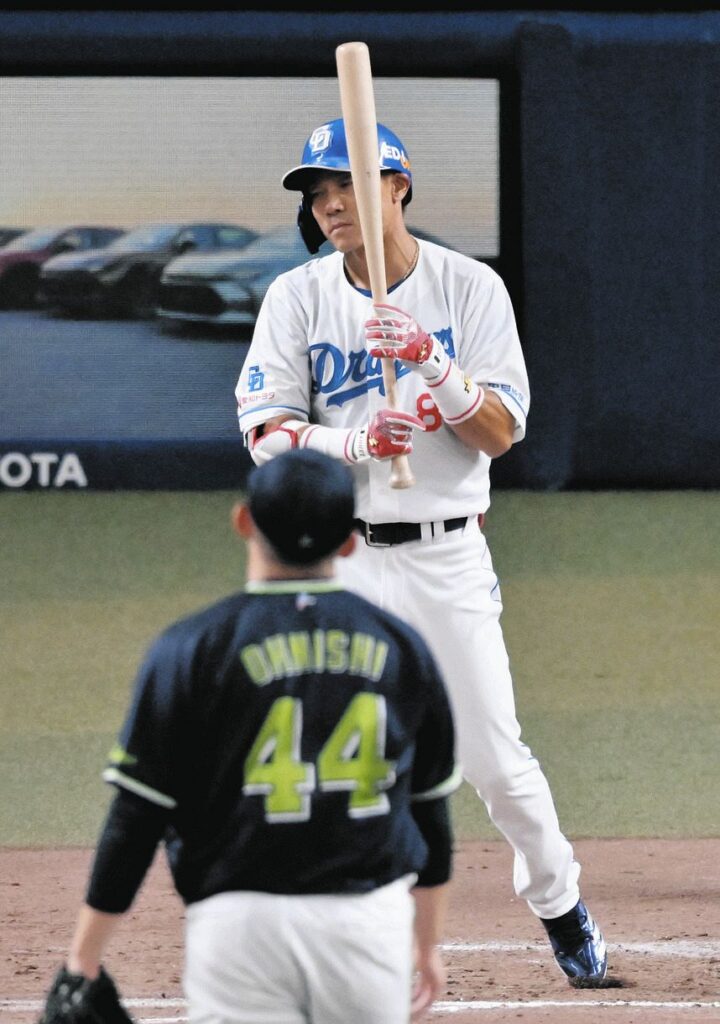 追い込まれるも四球で出塁…中日が逆転たぐり寄せた大島の選球眼 攻めの姿勢で「いかに際どい球を見逃せるか」（中日スポーツ） - Yahoo!ニュース - Yahoo!ニュース