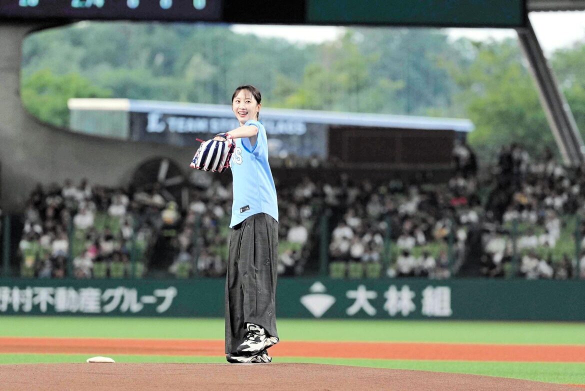 「大人になったなぁ」元人気アイドルの登場にSNS沸く「美人やな」「細いなー」西武戦でファーストピッチ(デイリースポーツ) – Yahoo!ニュース – Yahoo!ニュース 「大人になったなぁ」元人気アイドルの登場にSNS沸く「美人やな」「細いなー」西武戦でファーストピッチ(デイリースポーツ) - Yahoo!ニュース - Yahoo!ニュース
