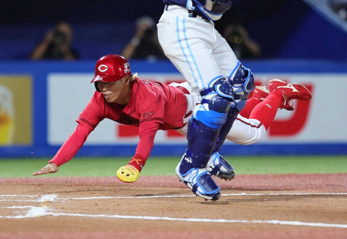 広島の俊足・羽月が一気のホームイン 一塁けん制悪送球で一塁から二塁、三塁ホームへと激走（スポニチアネックス） - Yahoo!ニュース - Yahoo!ニュース