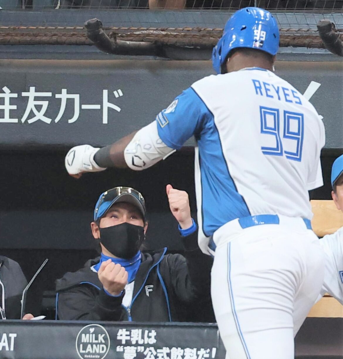 【日本ハム】快勝で70勝に到達 鷹にピタリ1差!北山が6回まで粘投の無失点 直後に水谷の先制打&レイエス28号2ラン 一挙4点 北山8勝目(TBS NEWS DIG Powered by JNN) 【日本ハム】快勝で70勝に到達 鷹にピタリ1差!北山が6回まで粘投の無失点 直後に水谷の先制打&レイエス28号2ラン 一挙4点 北山8勝目(TBS NEWS DIG Powered by JNN)