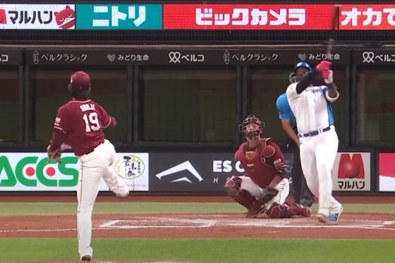 外野で起きた珍プレーに「目がいってしまう」 キング独走弾を忘れさせる衝撃 | Full-Count 外野で起きた珍プレーに「目がいってしまう」 キング独走弾を忘れさせる衝撃 | Full-Count