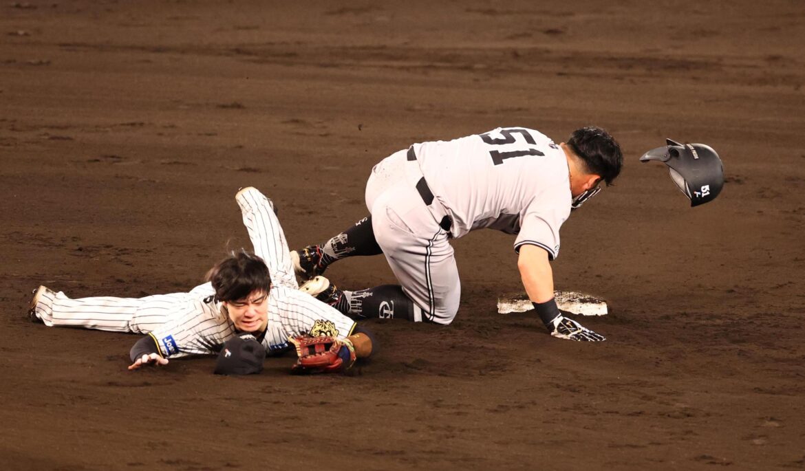 阪神・中野がアクシデントで緊急交代 九回2死、走者の浅野と交錯 甲子園が静寂に包まれる(デイリースポーツ) – Yahoo!ニュース – Yahoo!ニュース 阪神・中野がアクシデントで緊急交代 九回2死、走者の浅野と交錯 甲子園が静寂に包まれる(デイリースポーツ) - Yahoo!ニュース - Yahoo!ニュース