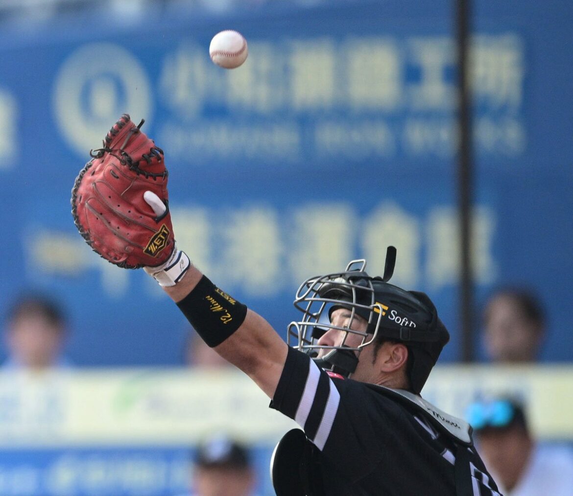 【ソフトバンク】１イニングで３つのバッテリーミス 嶺井博希は直後の攻撃で代打送られる（東スポWEB） - Yahoo!ニュース - Yahoo!ニュース