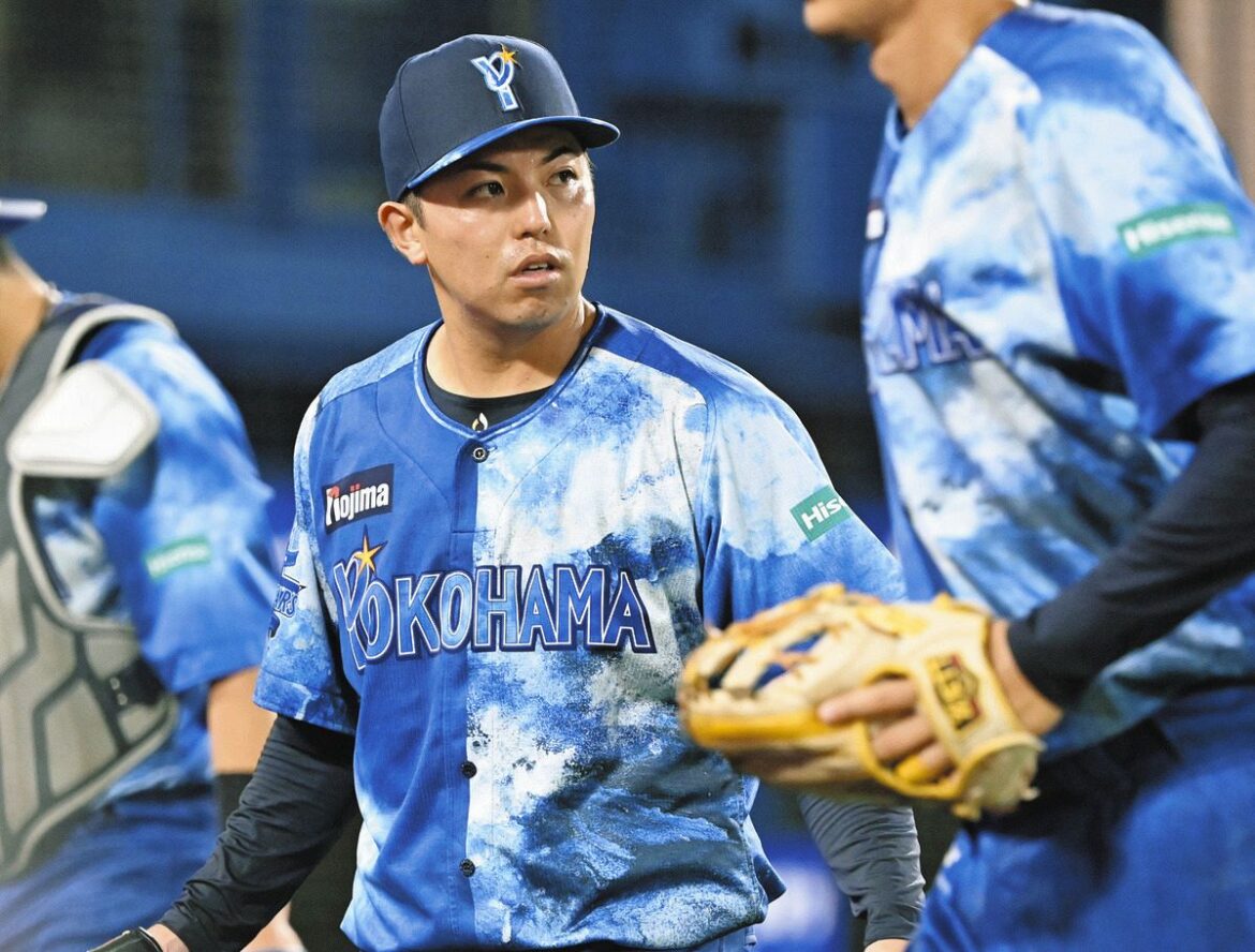 DeNA、大誤算の先発・東克樹…5イニング10安打6失点と炎上 三浦監督「修正できる範囲内」と立て直しに期待:中日スポーツ・東京中日スポーツ – 中日新聞Web 4回表を終え、ベンチに戻るDeNA・東