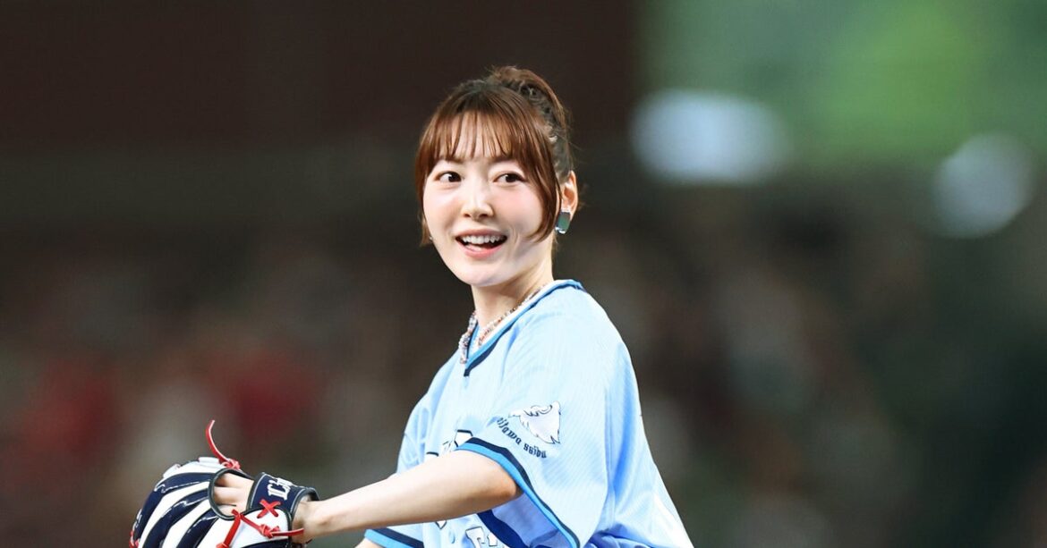 花澤香菜、埼玉・西武本拠地で大人気スイーツ「ライオンズ焼き」絶賛⇒「ドームの名物」「食べてみたい」 - ハフポスト