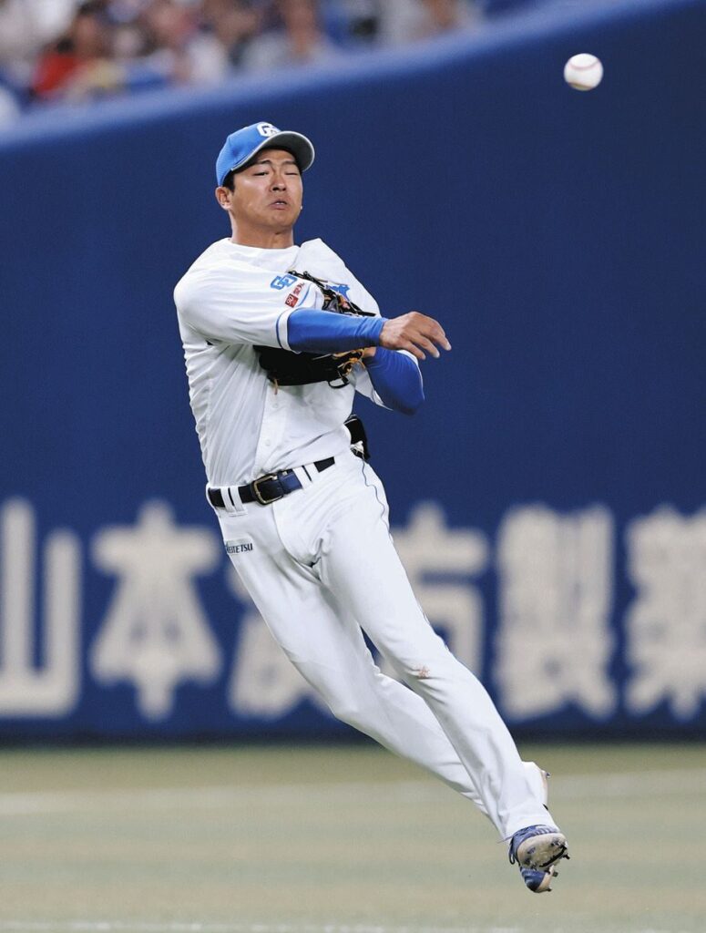令和の「アライバ」だ! 中日・田中幹也に続き…土田龍空も美技披露 ネット「二遊間が鉄壁すぎ」「守備は別次元」「夢がある」:中日スポーツ・東京中日スポーツ – 中日新聞Web 6回、大盛の遊ゴロをジャンピングスローする中日・土田