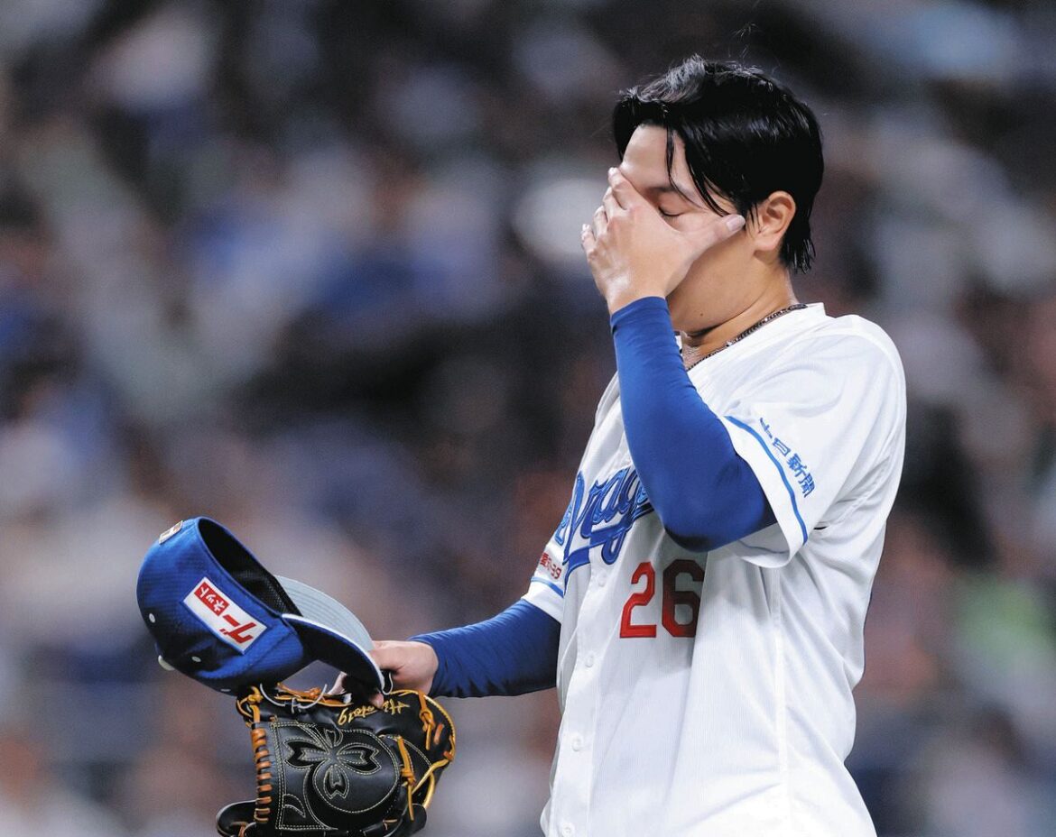 ３回表、北村恵の頭部に死球を与え、危険球で退場となる仲地