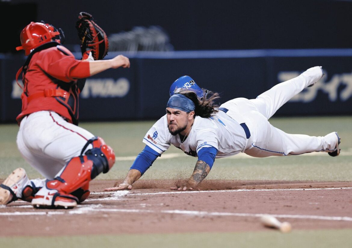 ９回裏２死一、二塁、土田の右前打で二走チェイビスが本塁を突くもタッチアウト。捕手坂倉