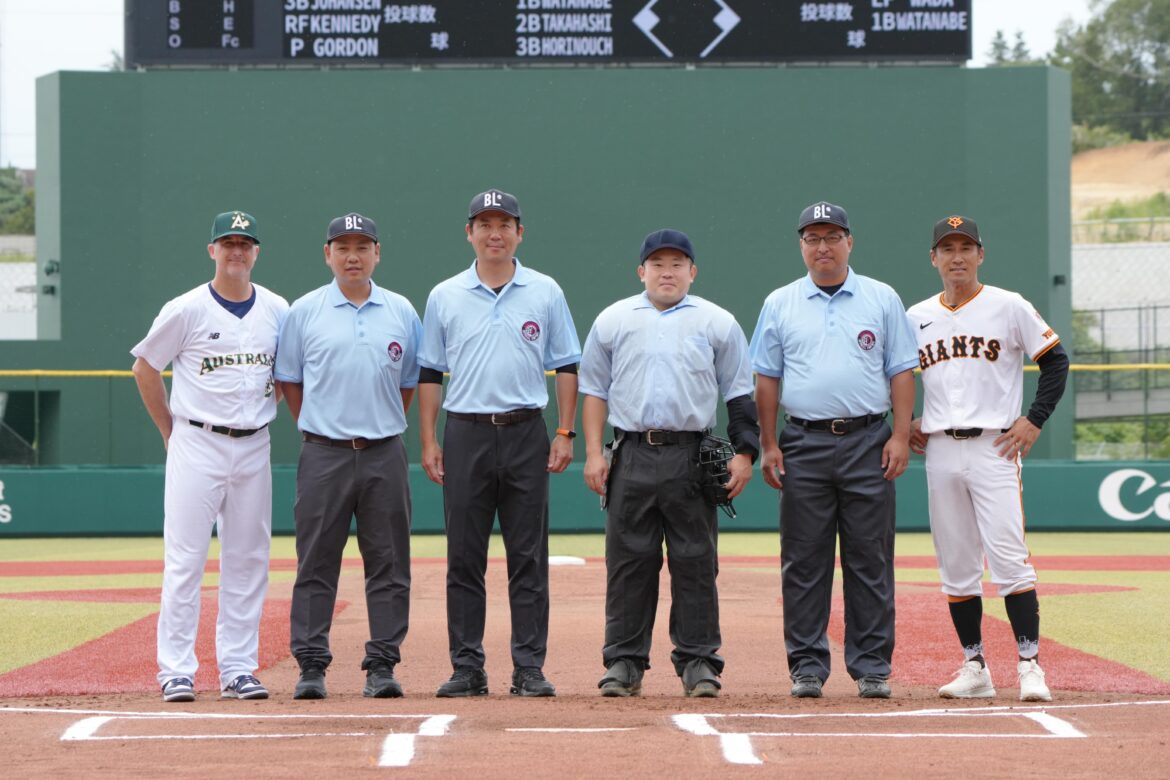 試合前にジャイアンツキャップをプレゼント