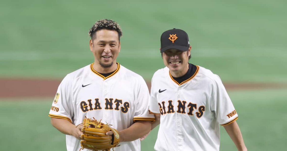 中島宏之氏が古巣巨人―中日戦で引退セレモニー＆始球式　坂本勇人、細川成也から花束、両球団ファンからは「ナカジマコール」 - サンスポ