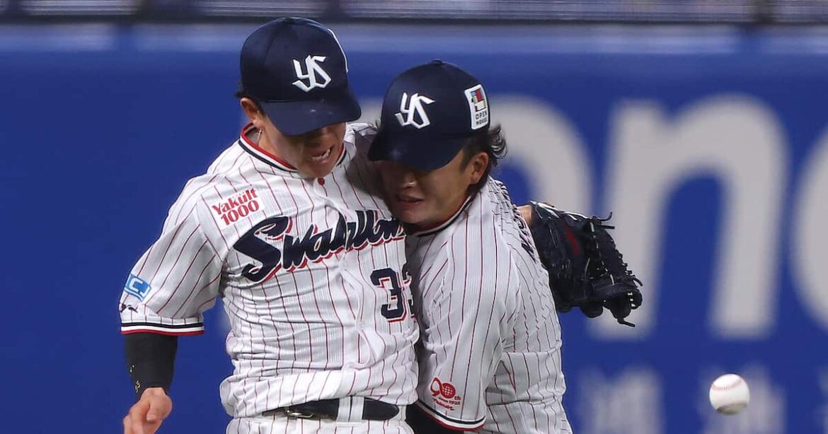 ヤクルト・高津臣吾監督、途中交代した長岡秀樹について言及「打撲箇所があるので代えました」 - サンスポ