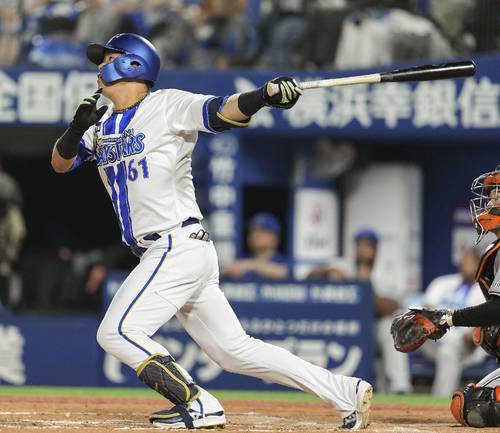 DeNA、蝦名(青森大出)の同点打飛び出すも攻め切れず/プロ野球 – デーリー東北デジタル 7回DeNA1死一、二塁、蝦名が左越えに同点二塁打を放つ=横浜